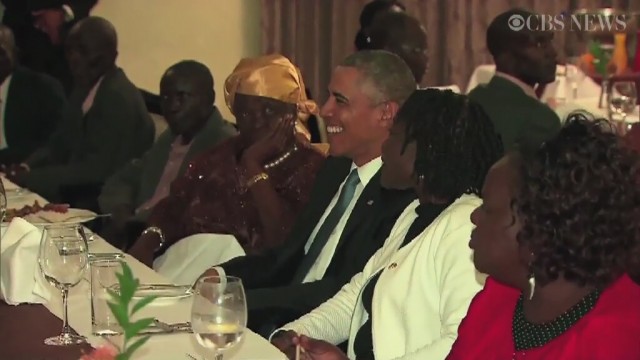 Barack Obama przebywa z oficjalną wizytą w Kenii. Jest ona wyjątkowa dla amerykańskiego prezydenta, gdyż po raz pierwszy piastując swój urząd, przybył do ojczyzny swojego ojca. W sobotę spotkał się ze swoim kenijskim odpowiednikiem Uhuru Kenyattą.