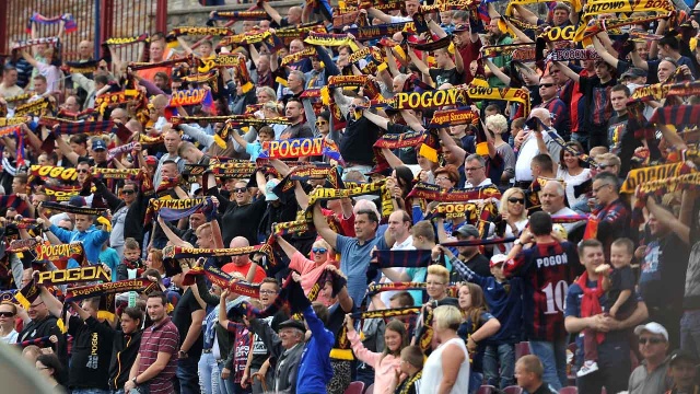 Chciał zasiąść pijany na stadionie, ostatecznie stanął przed sądem. 35-latek ze Szczecina miał ponad dwa promile alkoholu w organizmie i liczył, że obejrzy niedzielny mecz Pogoni Szczecin ze Śląskiem Wrocław.