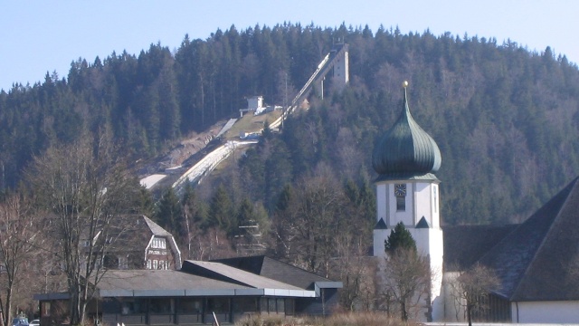 Po raz pierwszy w historii polscy skoczkowie narciarscy wystartują w konkursie w niemieckim Hinterzarten w koszulkach liderów.