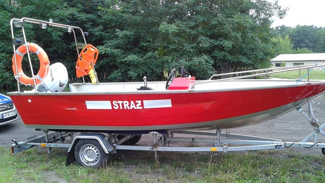 Pijany 59-latek z Ochotniczej Straży Pożarnej prawie wjechał motorówką w plażowiczów. Do zdarzenia doszło w weekend na jednym z choszczeńskich jezior.