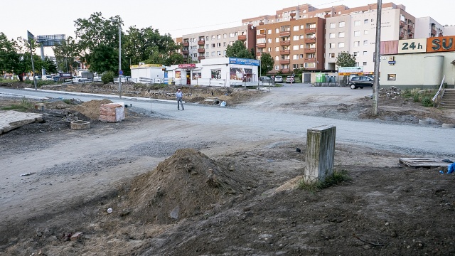 Wyleją asfalt na remontowaną ulicę Warcisława w Szczecinie - przez to przejazd przez skrzyżowanie Łuczniczej z Warcisława będzie utrudniony.
