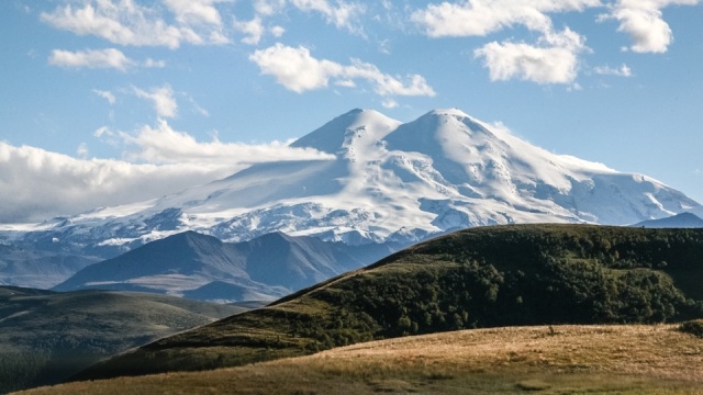 Ratownicy odnaleźli trzy ciała na zboczu góry Elbrus. To najprawdopodobniej zaginieni Polacy - informuje rosyjska agencja prasowa TASS. Były na wysokości około 5400 merów.