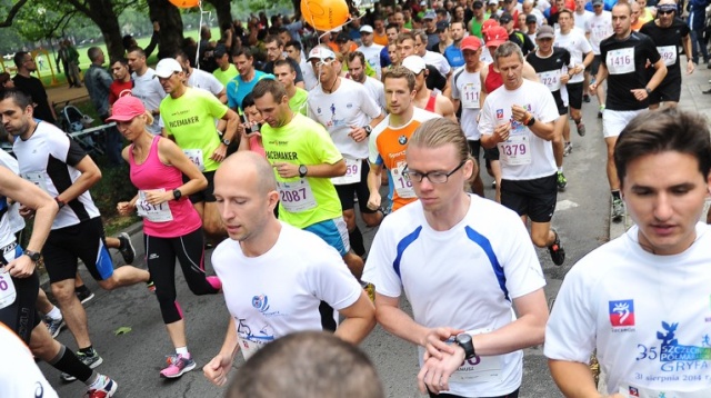 Mija termin na zgłoszenia wolontariuszy podczas 36. PKO Półmaratonu Szczecin. Chętni do pomocy podczas biegu mają w środę ostatni dzień na wypełnienie formularza.