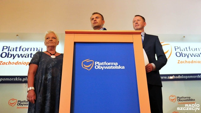 Nie wiem czy zagłosuję za, czy przeciw referendum 25 października - mówi senator Platformy Obywatelskiej ze Szczecina. Norbert Obrycki krytykuje pomysł zorganizowania głosowania ws. obniżenia wieku emerytalnego, prywatyzacji Lasów Państwowych i posyłania sześciolatków do szkół.