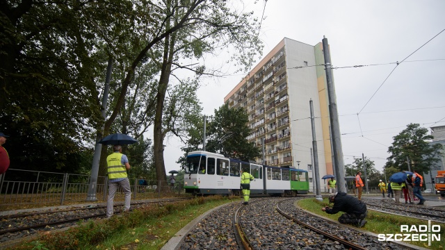 Test nowego torowiska na ul. Potulickiej, Sowińskiego i Narutowicza i 3 maja w Szczecinie. Wykonawca skończył budowę sieci trakcyjnej.