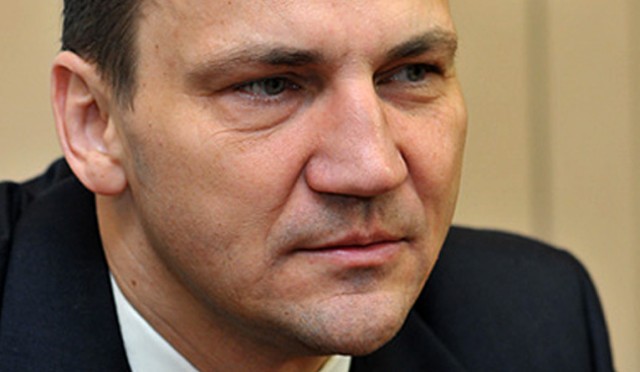 Były minister spraw zagranicznych i były marszałek Sejmu Radosław Sikorski w rozmowie z dziennikarzem CNN Fareedem Zakarią mówił, że Ukraina podjęła program reform, a konflikt na jej wschodzie to zbyt duży koszt dla Rosji.
