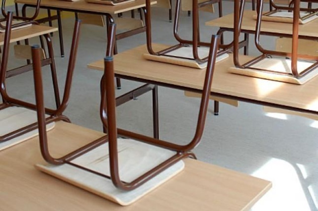 Wakacje dłuższe o dwa tygodnie w Zespole Szkół w Dygowie pod Kołobrzegiem. 300 uczniów szkoły podstawowej i gimnazjum rozpocznie lekcje dopiero 14 września.