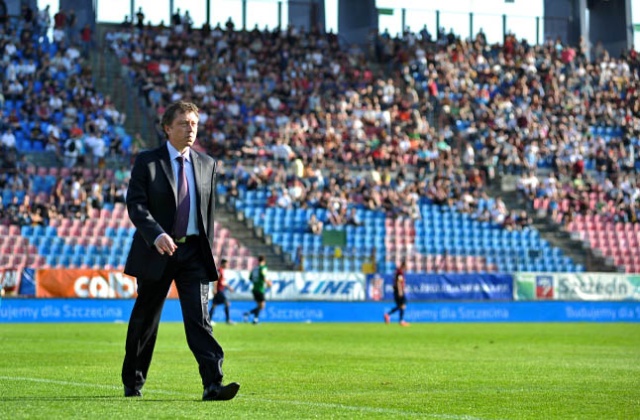 Wprowadził Pogoń Szczecin do ekstraklasy, teraz będzie walczył o utrzymanie Miedzi Legnicy w I lidze. Ryszard Tarasiewicz został nowym szkoleniowcem dolnośląskiego klubu.