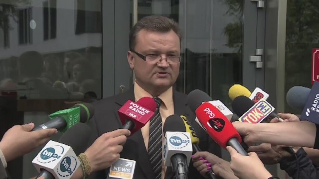 Zarzuty kierowania zorganizowaną grupą przestępczą, prania brudnych pieniędzy i oszustwa usłyszał znany adwokat z Trójmiasta, były mąż Marty Kaczyńskiej - Marcin D. Trafił do aresztu.