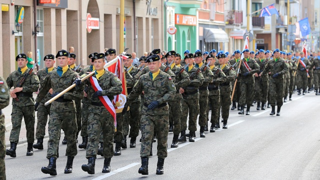 Zestawy przeciwlotnicze, wozy dowodzenia, radary i okręty marynarki wojennej - taki sprzęt można zobaczyć na wojskowym pikniku w Świnoujściu.