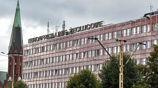 Szczeciński armator kupuje dwa kolejne statki - pisze Gazeta Wyborcza.