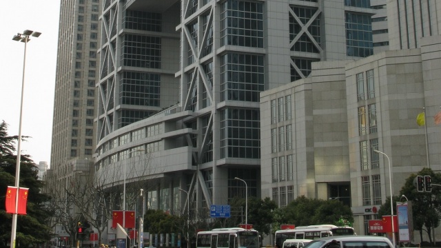 Jak donosi agencja Xinhua do manipulacji przyznał się reporter prestiżowego magazynu finansowego Caijing.