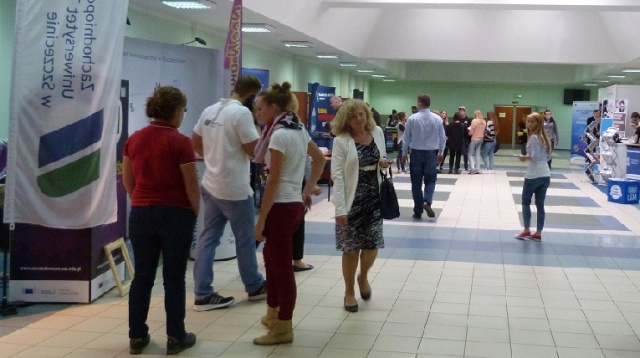 Na Wydziale Humanistycznym Uniwersytetu Szczecińskiego przy ul. Krakowskiej w poniedziałek o 10.30 otwarto Salon Maturzystów Perspektywy 2015. Impreza potrwa dwa dni.
