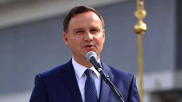 Polityka systemu kwotowego proponowana przez Unię Europejską doprowadzi do eskalacji zjawiska imigracji, nie zgadzam się z nią - mówił we wtorek prezydent Andrzej Duda.