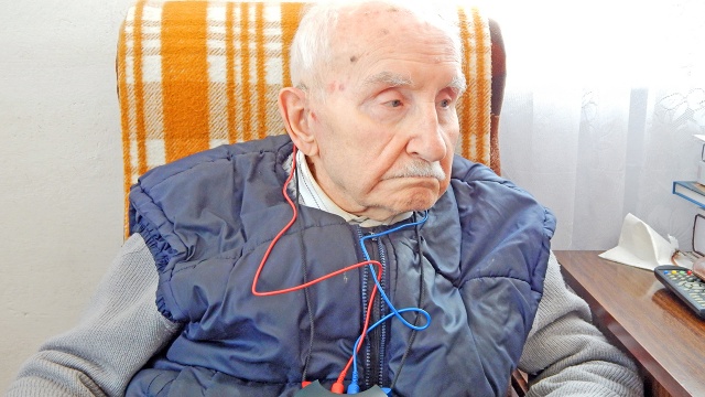 Szczecińscy koszykarze i kibice uzbierali pieniądze na wózek inwalidzki dla 94-letniego weterana Armii Krajowej z Prusimia Wiktora Sumińskiego.