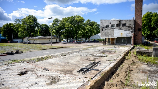 Wykonawca zadaszonej hali z kortami tenisowymi poszukiwany. Miejski Ośrodek Sportu, Rekreacji i Rehabilitacji w Szczecinie otworzył drugi przetarg na budowę trzech kortów z dachem w kompleksie sportowym przy alei Wojska Polskiego.