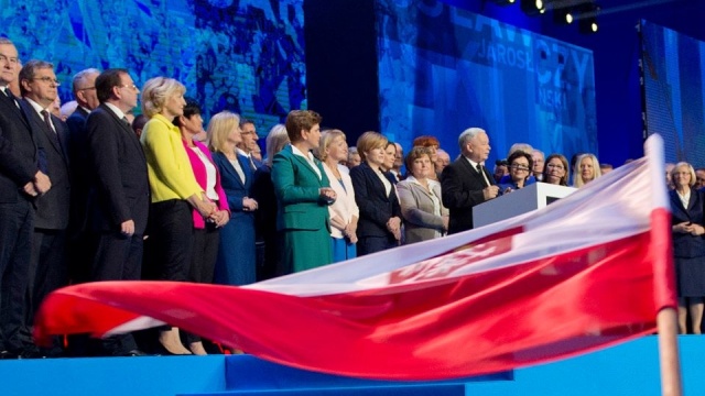 Teraz nie myślimy o odwecie, a o pracy dla Polski - prezes Prawa i Sprawiedliwości Jarosław Kaczyński w tych słowach rozpoczął konwencję wyborczą partii, która zaczęła się w stolicy.