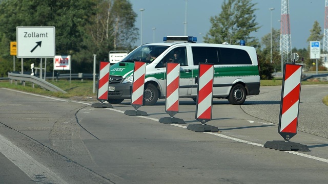 Od północy podróżni mogą spodziewać się kontroli na przejściach granicznych ze Słowacją, Słowenią, Węgrami i Włochami.