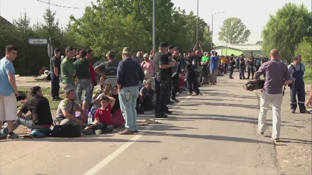 Będziemy dalej wysyłać imigrantów na Węgry - zapowiada premier Chorwacji Zoran Milanowic. Budapeszt ostro protestuje.