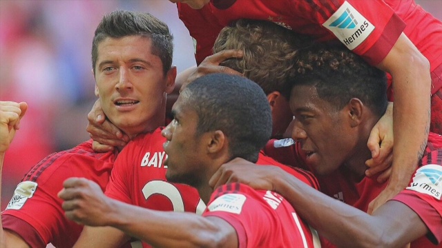 Piłkarska Europa zachwyca się Robertem Lewandowskim. Bramkarz reprezentacji Niemiec i Bayernu Monachium Manuel Neuer napisał Robert Lewandowski pisze historię piłki w Niemczech.