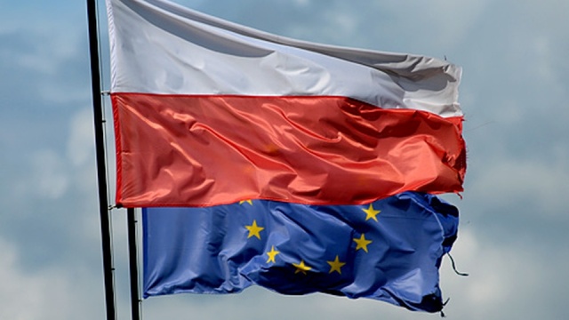 Dwa postępowania przeciwko Polsce rozpoczęła Komisja Europejska.