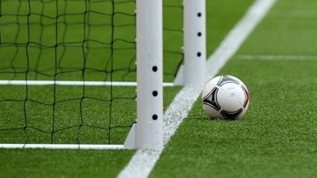 Komisja Kontroli, Dyscypliny i Etyki UEFA ukarała Lecha Poznań zamknięciem stadionu na najbliższy mecz w europejskich rozgrywkach oraz grzywną wysokości 200 tysięcy złotych - podaje TVN24. To sankcja za okrzyki kibiców wznoszone podczas wyjazdowego meczu w ramach kwalifikacji Ligi Mistrzów z FC Basel.