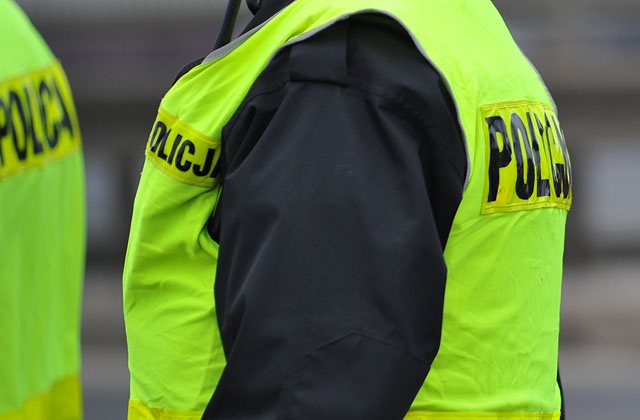 Krajowa szóstka jest nieprzejezdna. W miejscowości Płoty w powiecie gryfickim z jadącego samochodu ciężarowego na jezdnię wysypały się ryby.