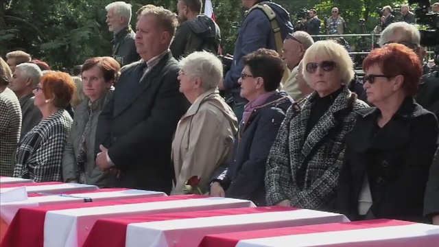 35 zidentyfikowanych Żołnierzy Wyklętych spoczęło na warszawskich Powązkach. Na cmentarzu z tej okazji odsłonięto także panteon - mauzoleum.