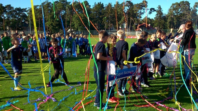 Młodzi piłkarze Pogoni Szczecin wygrali w Niechorzu 3. Ogólnopolski Turniej Football Cup Niechorze 2015, w którym występowali zawodnicy urodzeni w 2004 roku i młodsi.