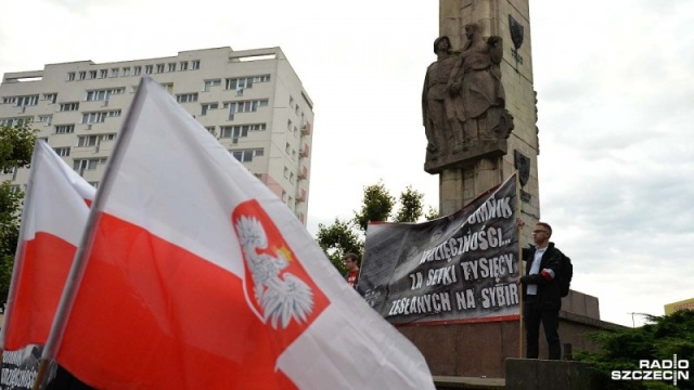 Poseł Prawa i Sprawiedliwości krytykuje prezydenta Szczecina. Leszek Dobrzyński uważa, że pomnik wdzięczności Armii Czerwonej w al. Jana Pawła II powinien jak najszybciej zniknąć z miasta.