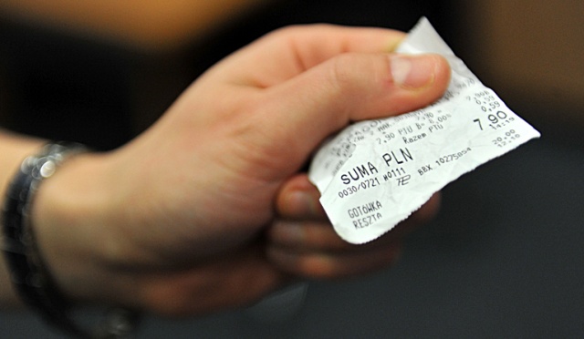 Ministerstwo Finansów ogłosiło Narodową Loterię Paragonową. W taki sposób resort chce przypomnieć o zabieraniu paragonów. Do wygrania będą tablety, komputery i samochody.