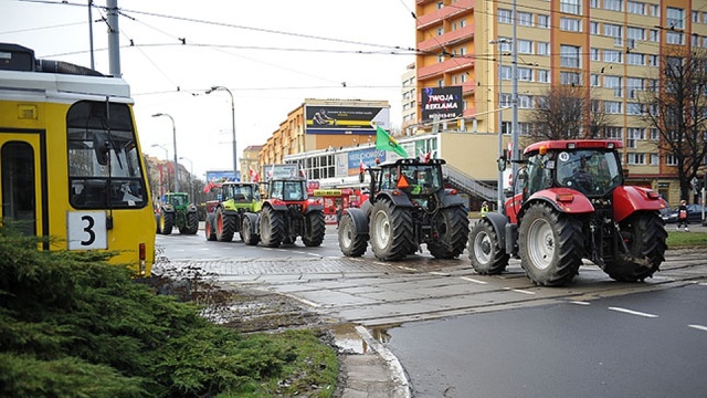 Protest z udziałem ciągników rozpocznie się w poniedziałek. To wyraz solidarności z zatrzymanymi we wtorek rolnikami.