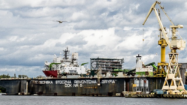 Morska Stocznia Remontowa Gryfia może walczyć o kontrakt na budowę holowników dla marynarki wojennej. Raczej nie ma szans na budowę skomplikowanych jednostek dla polskiej floty. Tak uważają eksperci.