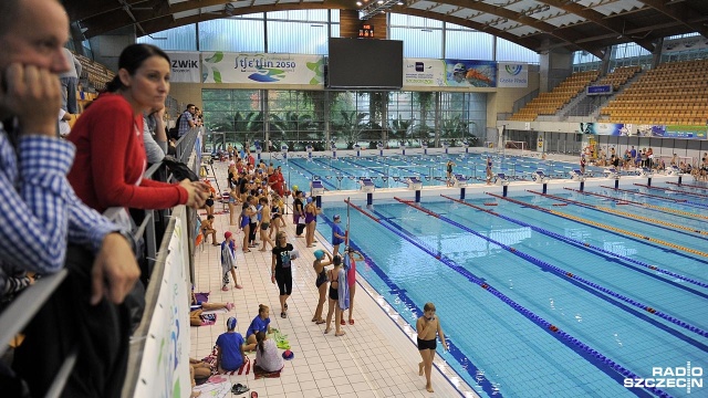Szkoła Podstawowa nr 55, czyli popularna Błękitna wygrała II Pływackie Mistrzostwa Szczecina Alsecco Cup. Młodzi pływacy ścigali się na basenie Floating Arena.