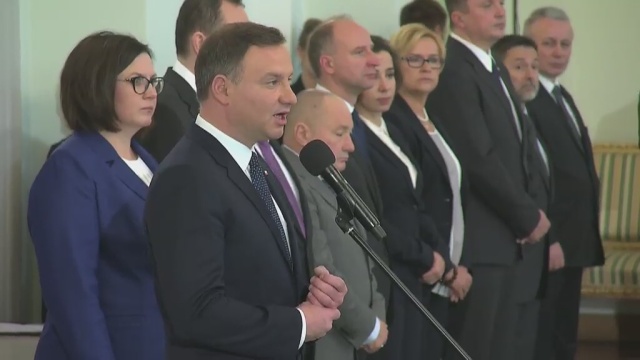 Radę Dialogu Społecznego powołał w czwartek prezydent Andrzej Duda. W jej skład weszli przedstawiciele związków zawodowych i organizacji pracodawców oraz Kancelarii Prezydenta, Narodowego Banku Polskiego i Głównego Urzędu Statystycznego. Łącznie 59 osób.