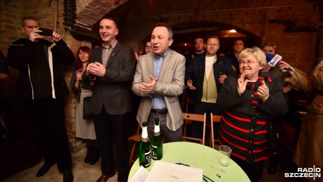 Kukiz03915 zdobył 8,7 procent i uzyskał trzecie miejsce w wyborach parlamentarnych - to wyniki sondażu late poll dla TVP, Polsatu News oraz TVN 24 przeprowadzonego przez instytut badawczy Ipsos.
