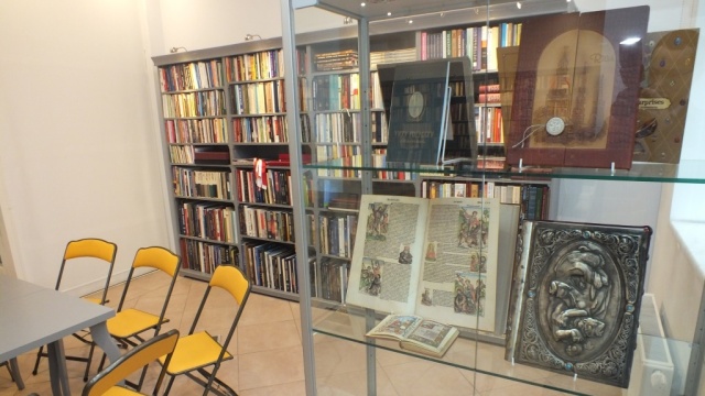 Pochodzący z Białogardu były prezydent Aleksander Kwaśniewski przekazał tamtejszej bibliotece ponad 4000 książek.
