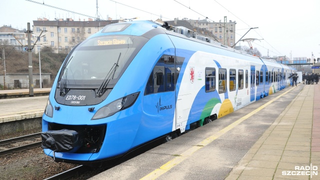 Pociąg z Przewozów Regionalnych z Poznania Głównego do Świnoujścia ma ponad godzinę opóźnienia. To efekt porannej blokady linii kolejowej ze Szczecina do Poznania.