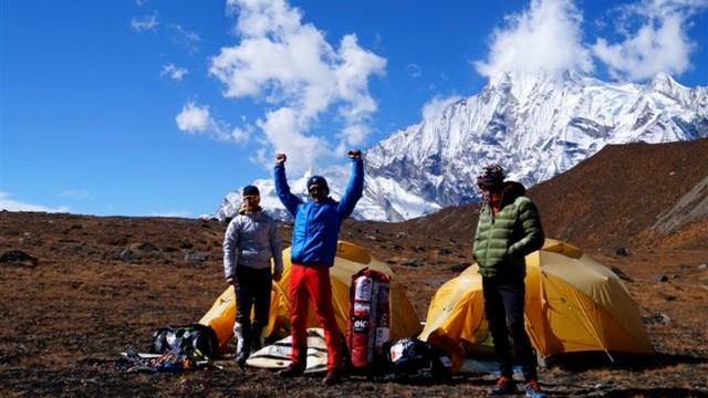 Powoli przyzwyczajamy się do huku lawin. Alpiniści ruszyli na Annapurnę [ZDJĘCIA]