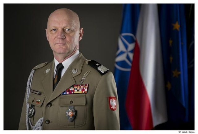 12 Szczecińska Dywizja Zmechanizowana ma nowego dowódcę. Został nim generał brygady Andrzej Reudowicz. Nominację otrzymał z rąk Dowódcy Generalnego Rodzajów Sił Zbrojnych, generała broni Mirosława Różańskiego.