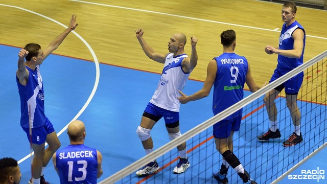 Siatkarze Espadonu Szczecin zdobyli Wawel. Drużyna serbskiego trenera Dejana Brdovića pokonała w piątek na wyjeździe AGH Kraków 3:1 w meczu o mistrzostwo I ligi.