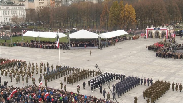 Centralne obchody Narodowego Święta Niepodległości odbyły się w środę po południu przed Grobem Nieznanego Żołnierza w Warszawie.