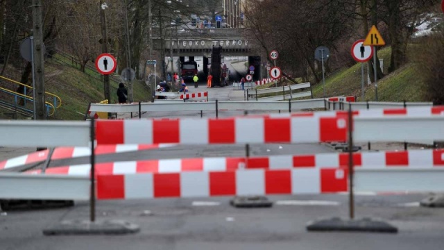 W piątek ok. 23 zamknięte dla ruchu ogólnego zostanie skrzyżowanie ul. Kołłątaja, Orzeszkowej i Warcisława w Szczecinie. Będą tam mogły przejeżdżać tylko pojazdy komunikacji miejskiej. To w związku z pracami, jakie będzie prowadzić Zakład Wodociągów i Kanalizacji.