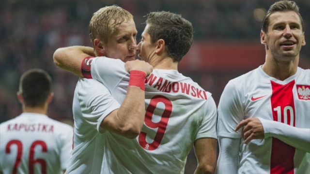 Piłkarska reprezentacja Polski wygrała z Islandią 4:2 w towarzyskim meczu rozegranym w piątek na Stadionie Narodowym w Warszawie.