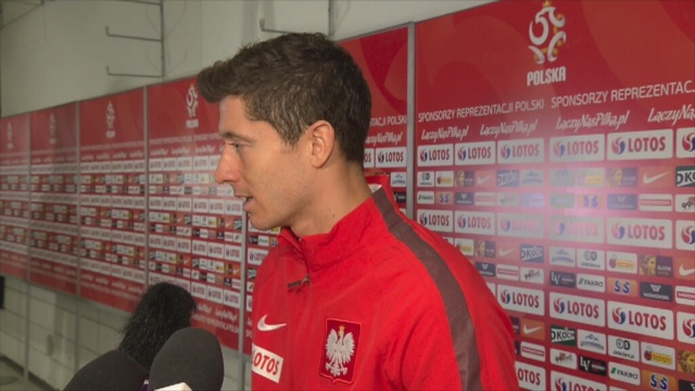 W piłkę nożną gra się 90 minut, a nie tylko 45 - tak napastnik piłkarskiej reprezentacji Polski Robert Lewandowski skomentował piątkowe zwycięstwo 4:2 kadry Adama Nawałki nad Islandią.