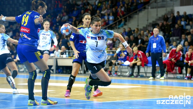Piłkarki ręczne Pogoni Baltica zremisowały z Coroną Brasov 24:24 (13:13) w pierwszym meczu trzeciej rundy Pucharu EHF. Bramkę na wagę remisu zdobyła na 30 sekund przed końcową syreną Joanna Gadzina.