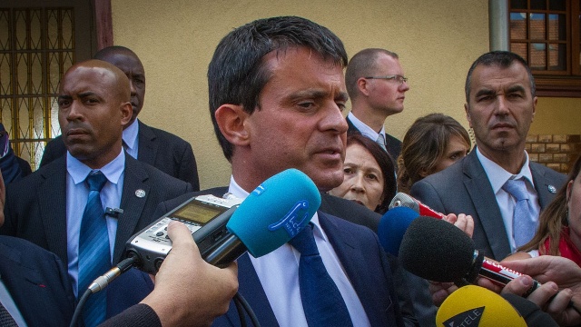 W najbliższych dniach lub tygodniach możliwe są kolejne zamachy - ostrzega premier Francji. Z tym zagrożeniem będziemy żyć jeszcze długo - oświadczył Manuel Val.