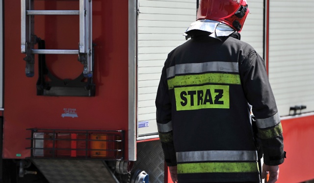 Plama oleju jest rozlana na odcinku sześciu kilometrów na drodze wojewódzkiej nr 151, między Choszcznem a Reczem. Do zdarzenia doszło we wtorek po południu. Na miejscu są strażacy.