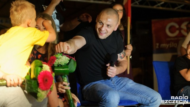 BJ Flores nie chce walczyć z Krzysztofem Głowackim - informuje Przegląd Sportowy. Pojedynek pochodzącego z Wałcza mistrza świata z czwartym w rankingu pięściarzem wagi junior ciężkiej był zapowiadany na luty.
