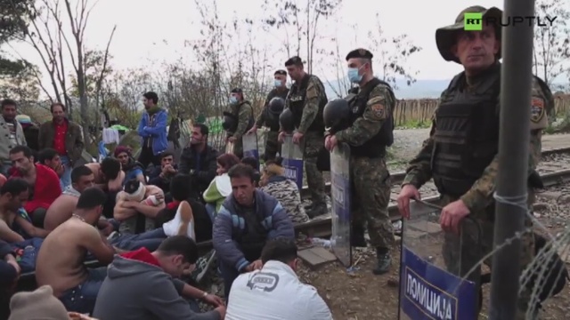 Kilkudziesięciu imigrantów z Pakistanu, Iranu i Kurdystanu, zatrzymanych na granicy grecko-macedońskiej, zaszyło sobie usta igłą i nitką. Samookaleczenie to wyraz protestu przeciwko niewpuszczeniu do Macedonii imigrantów ekonomicznych, czyli szukających na północy Europy lepszego zarobku.
